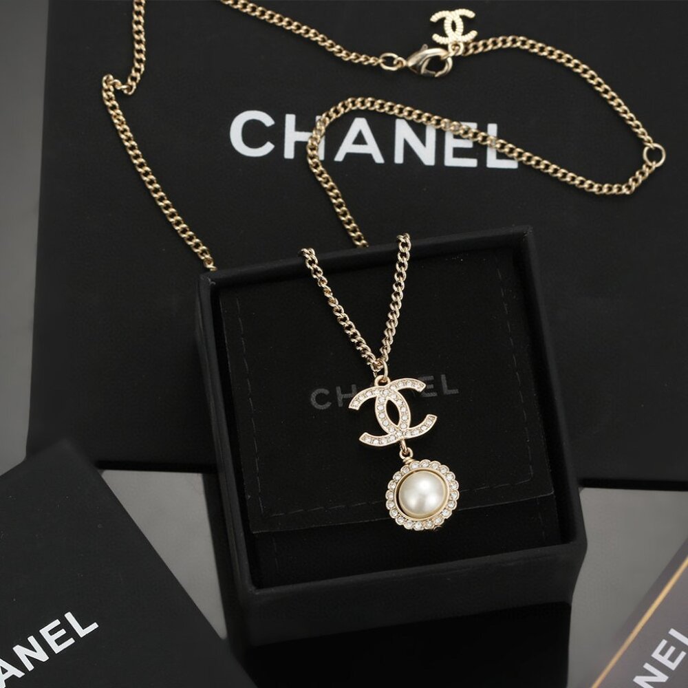 ✅💯Chanel necklace